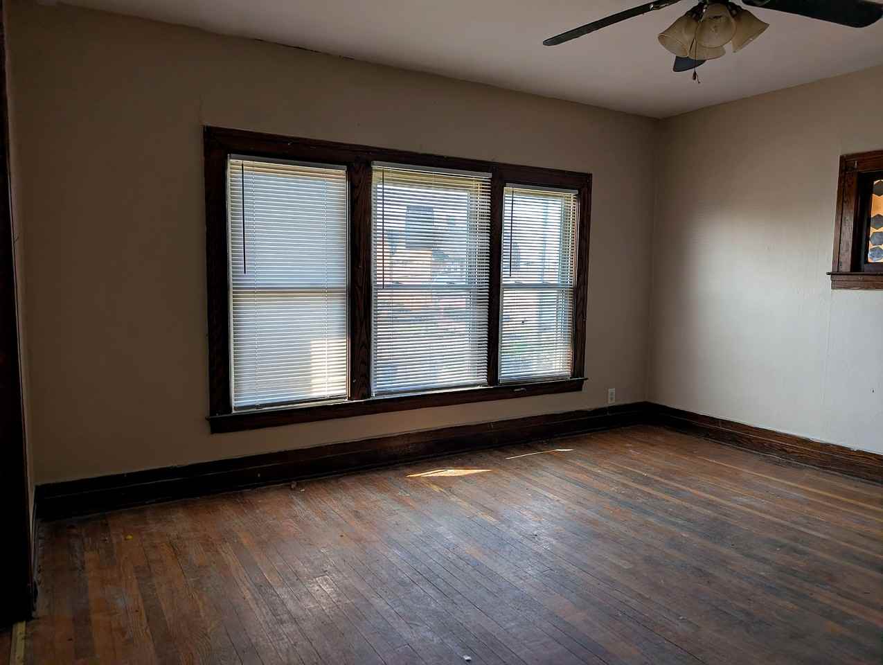 30 W Henry St Uppr - Photo 5 of 13