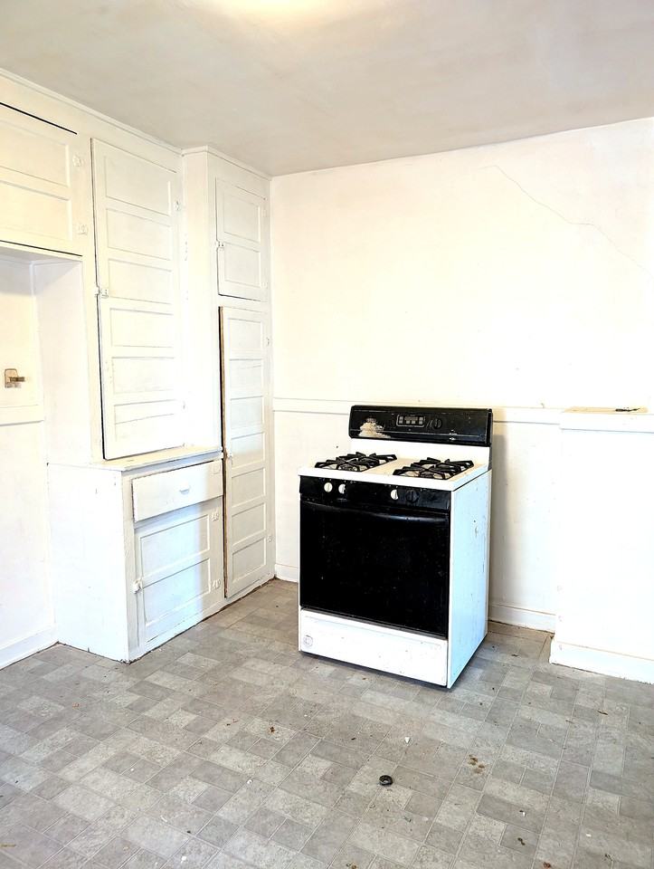 30 W Henry St Uppr - Photo 7 of 13