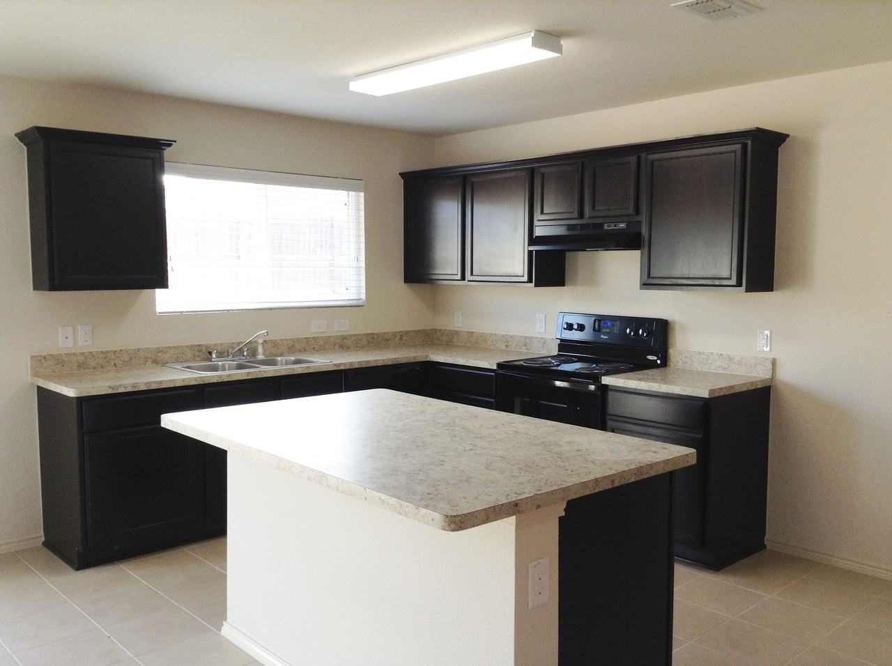 1413 S Raven Dr #1 - Photo 3 of 10