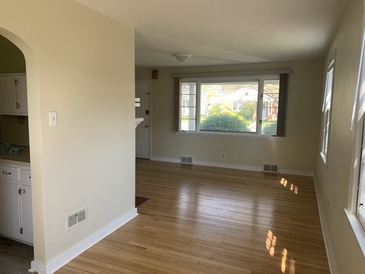 106 E Maplewood Ave #NA - Photo 4 of 8