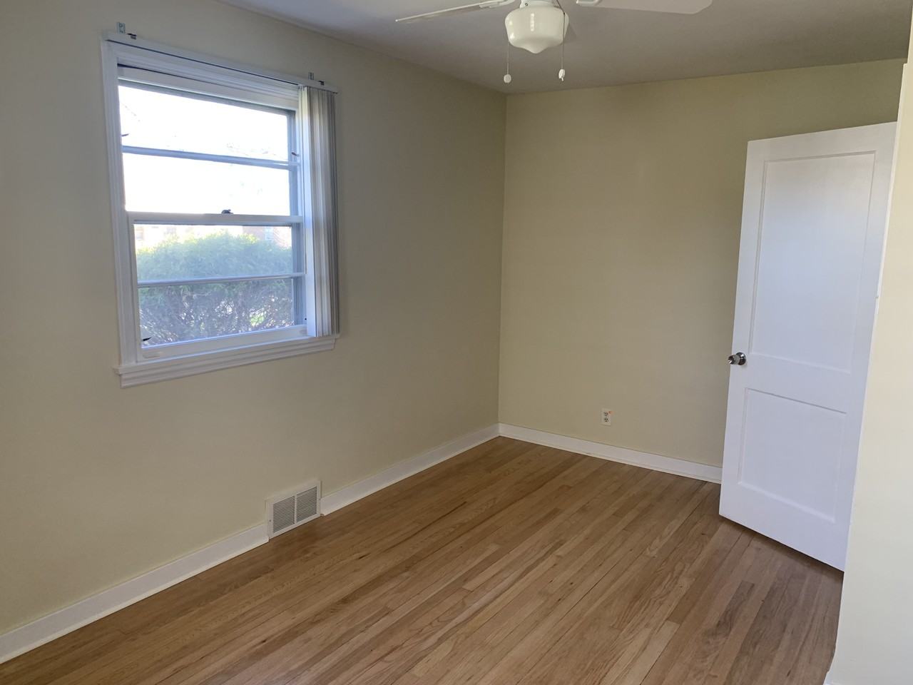 106 E Maplewood Ave #NA - Photo 6 of 8