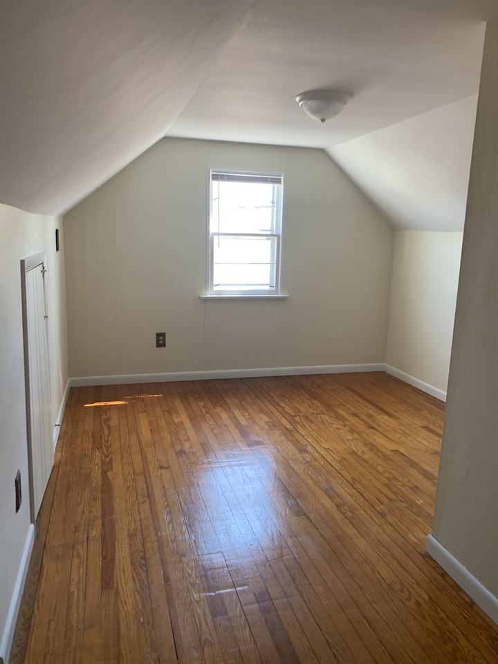 106 E Maplewood Ave #NA - Photo 7 of 8