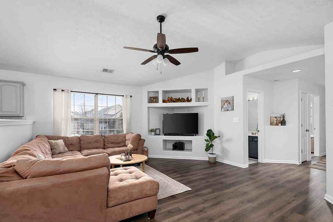 2901 Trailwood Ln #NA - Photo 4 of 15