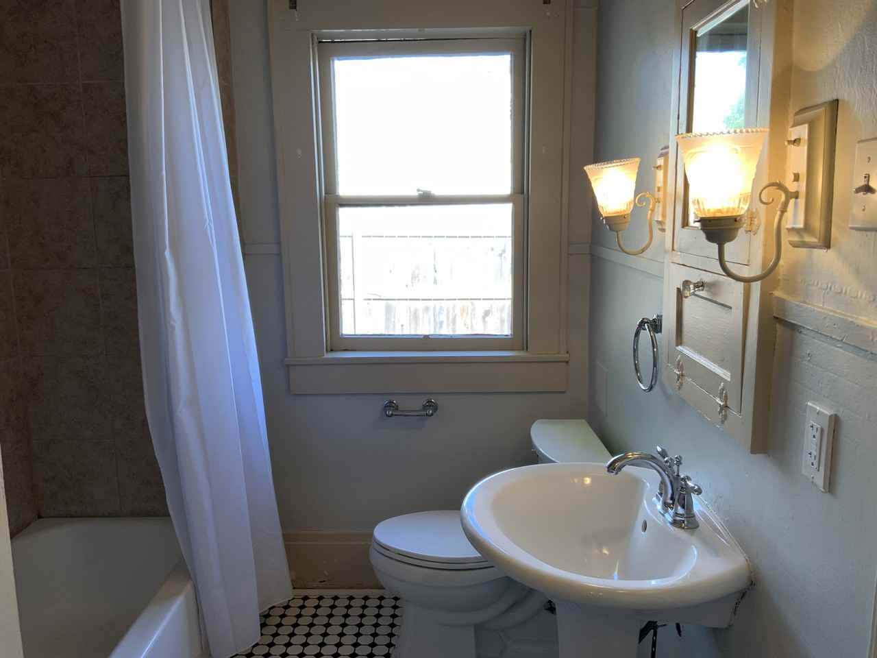 404 W Main St #1 - Photo 6 of 34