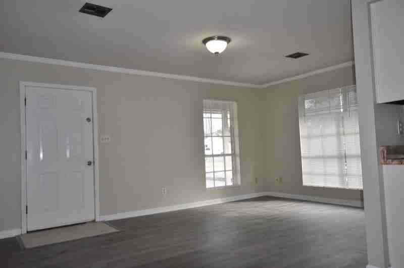 107 Antoinette St - Photo 2 of 18