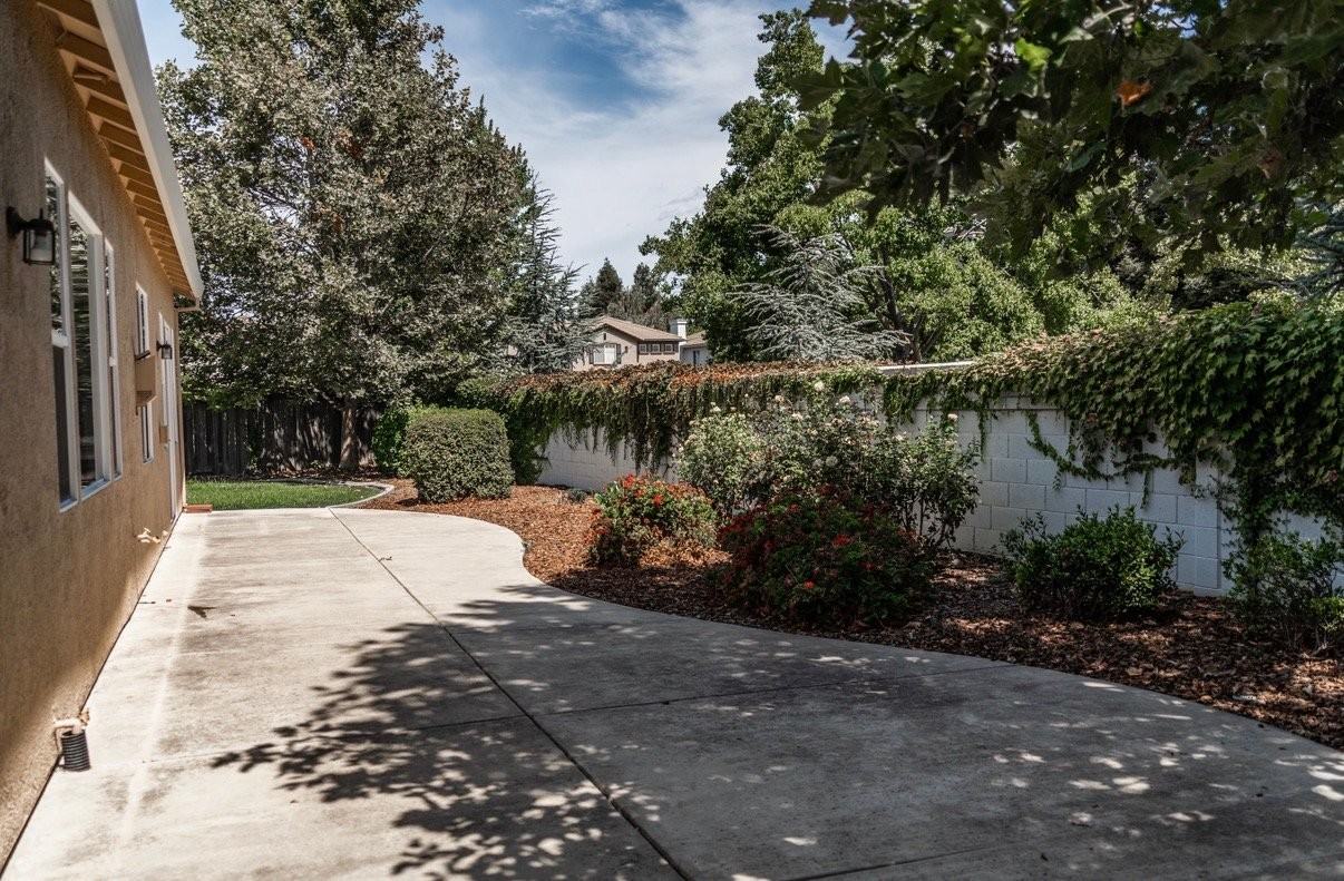 9560 Nicole Ln - Photo 6 of 7
