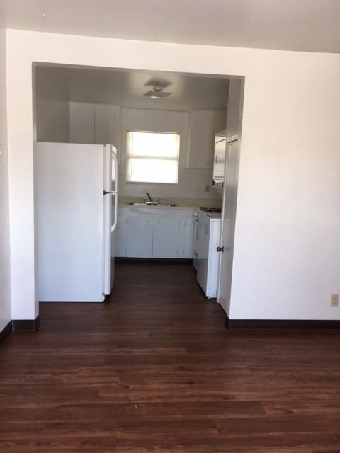 109 S Boston Ave - Photo 2 of 9