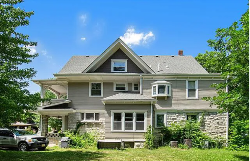 2901 Charlotte St - Photo 2 of 14
