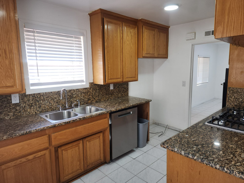 2915 Westst - Photo 2 of 9