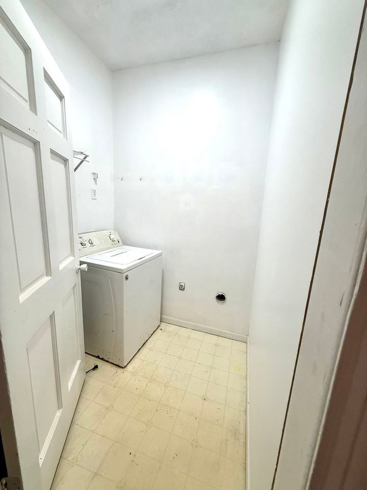 1955 Carla Dr - Photo 5 of 10