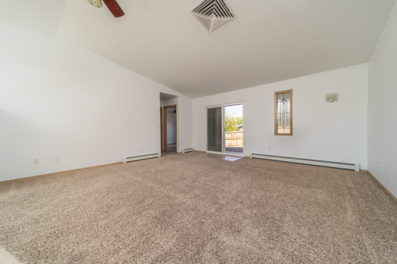 198 Rincon Dr - Photo 4 of 16