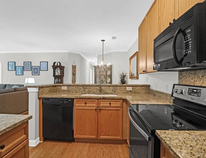 1328 Kingsford Ln - Photo 5 of 19