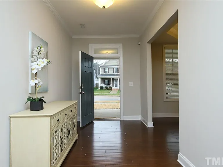 318 Millbrook Dr - Photo 4 of 19