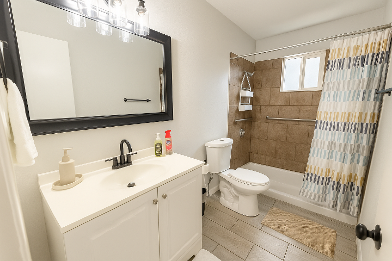 1630 E 12th St - Photo 3 of 7
