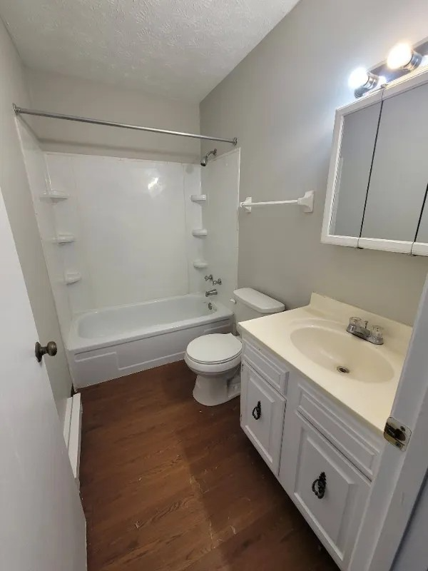 327 Pershing Ave Ne #327 - Photo 4 of 8