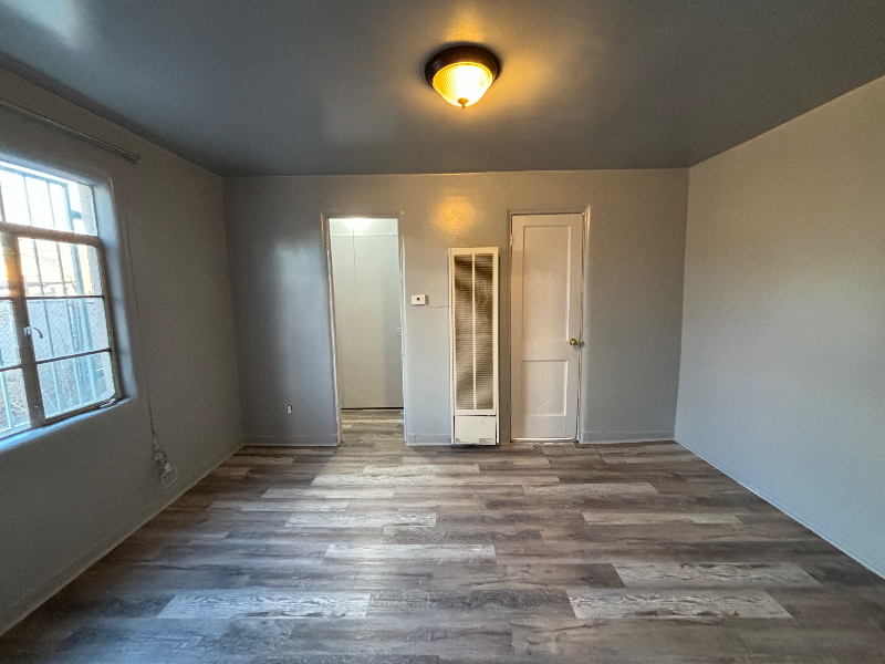 242 Wisconsin St Ne - Photo 3 of 3