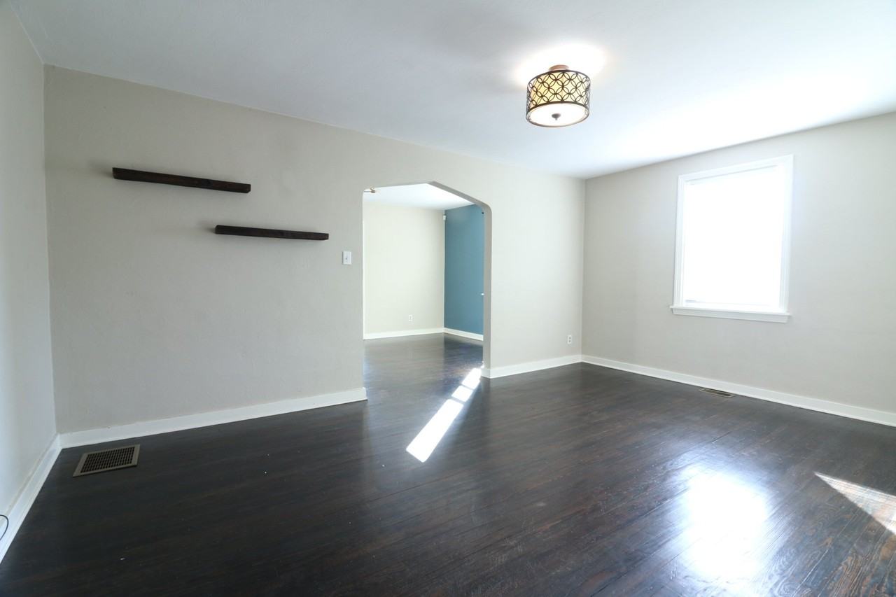 145 Greenfield Ave - Photo 2 of 9