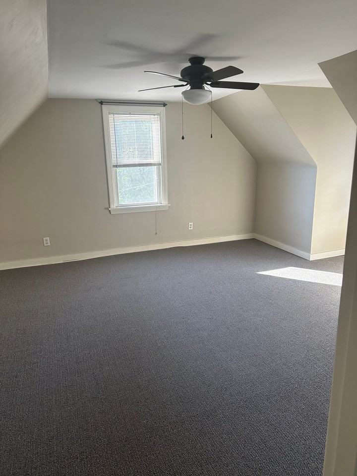 145 Greenfield Ave - Photo 4 of 9