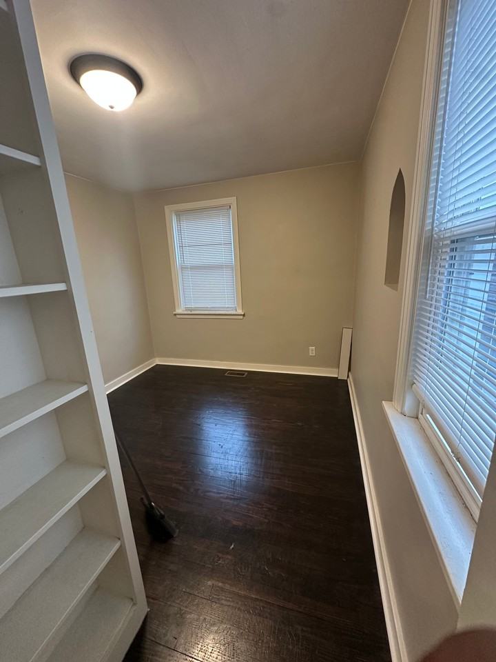 145 Greenfield Ave - Photo 7 of 9