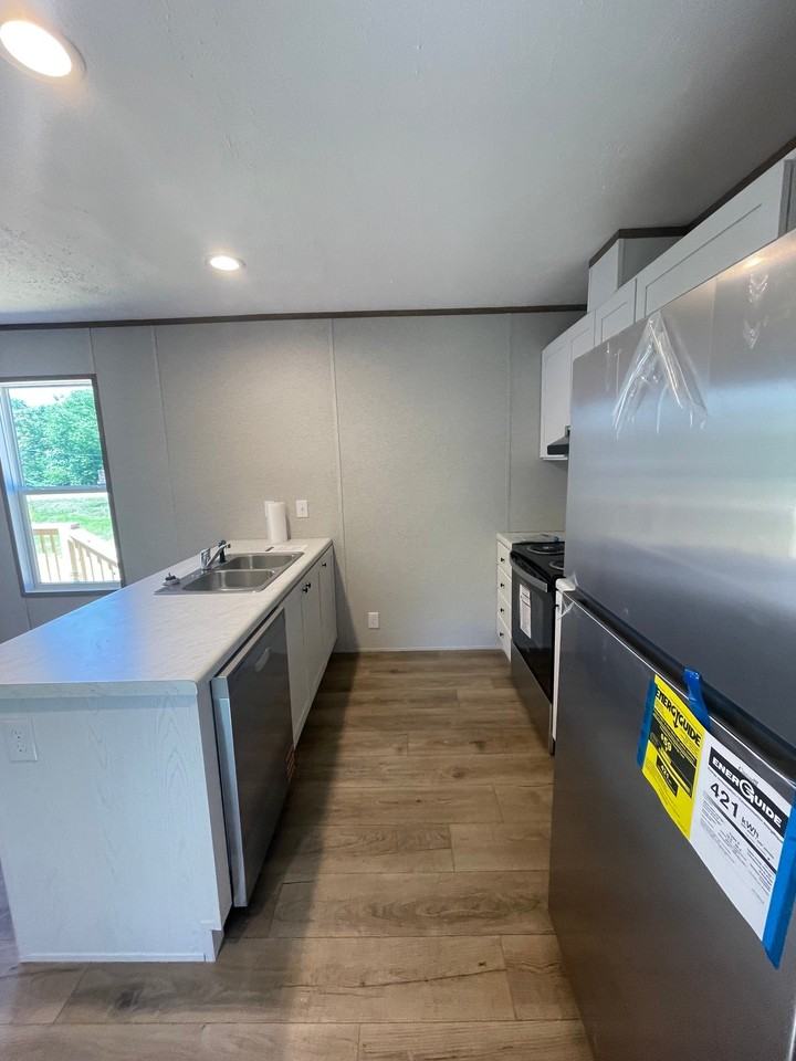 3308 Fly Rd - Photo 3 of 10