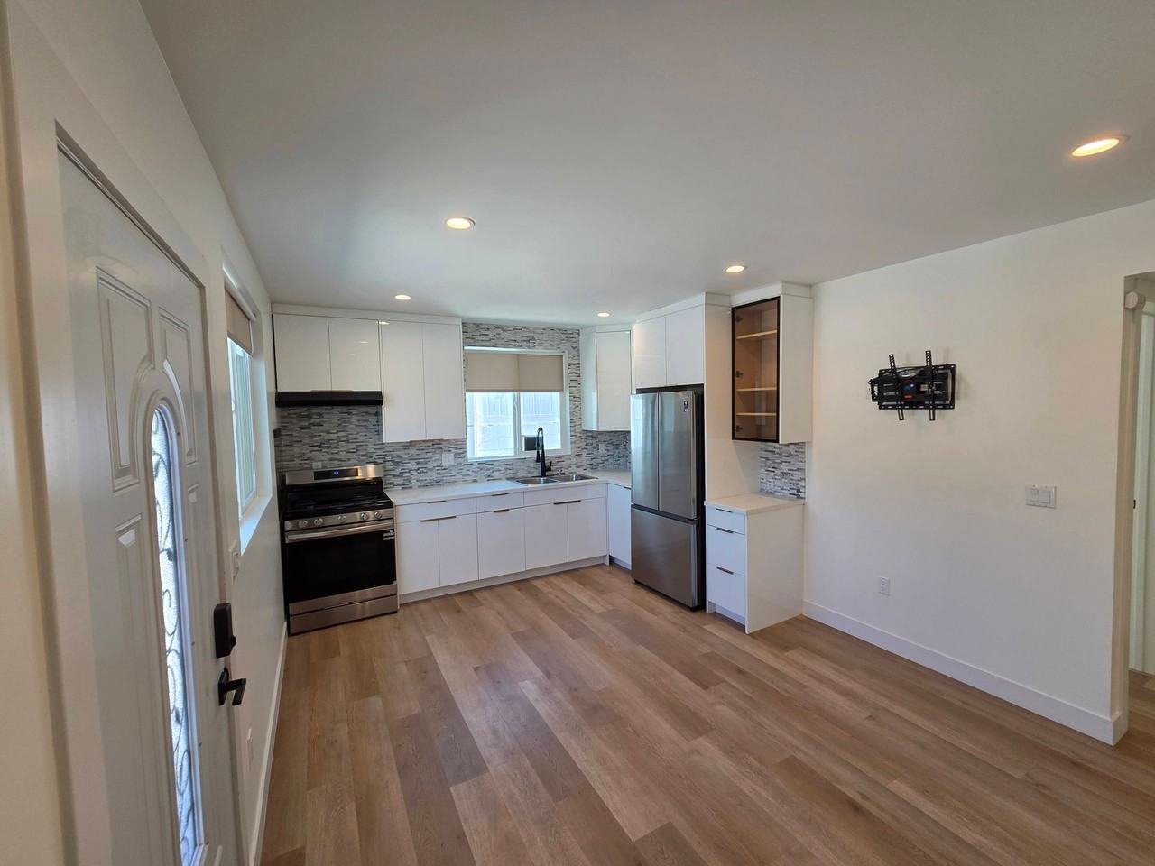 14929 Titus St #A - Photo 3 of 28