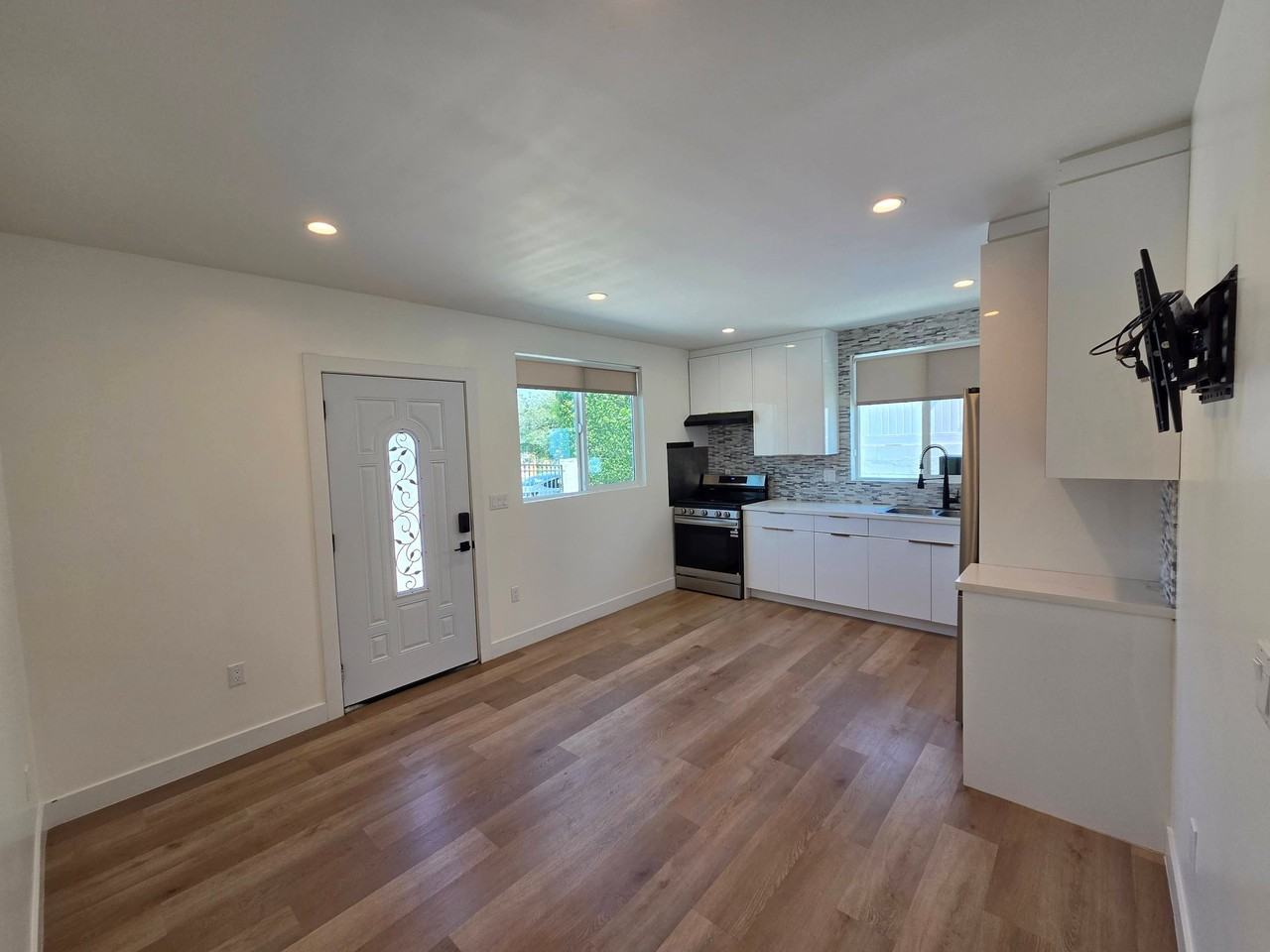 14929 Titus St #A - Photo 4 of 28