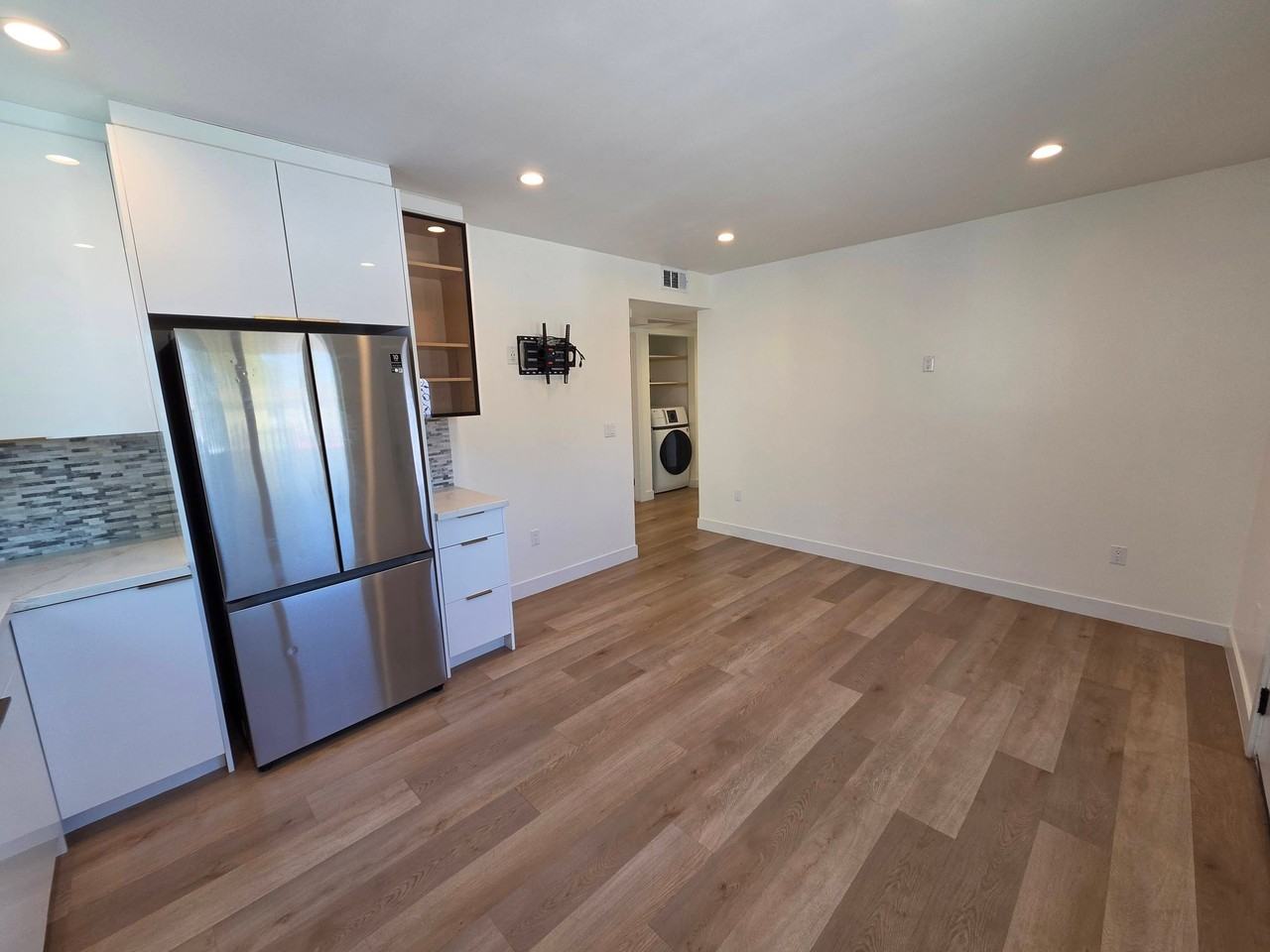 14929 Titus St #A - Photo 5 of 28