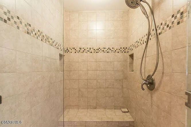 4046 Oak Glen Ct - Photo 3 of 16