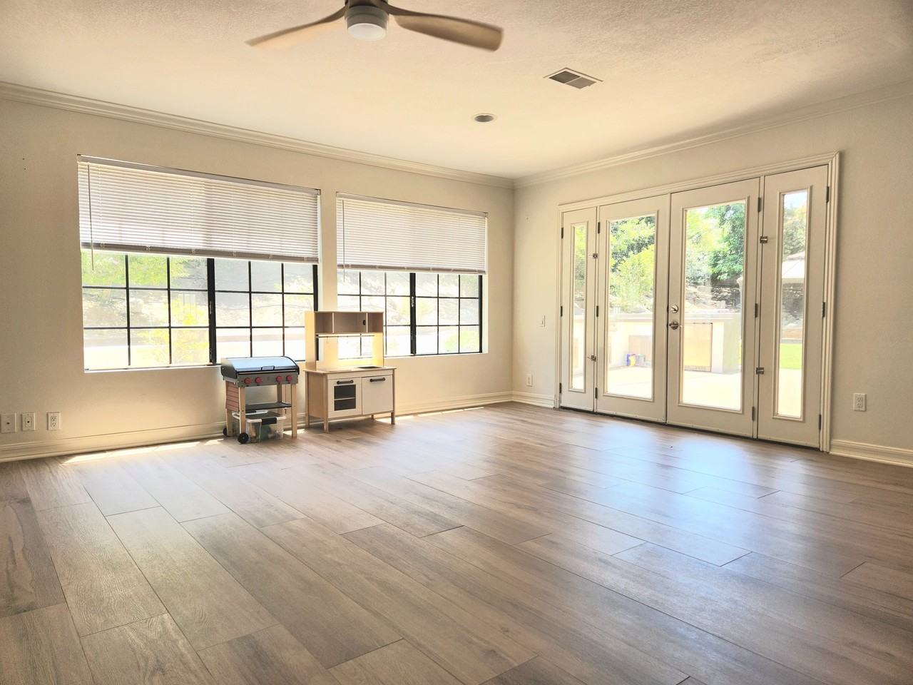 4046 Oak Glen Ct - Photo 3 of 19