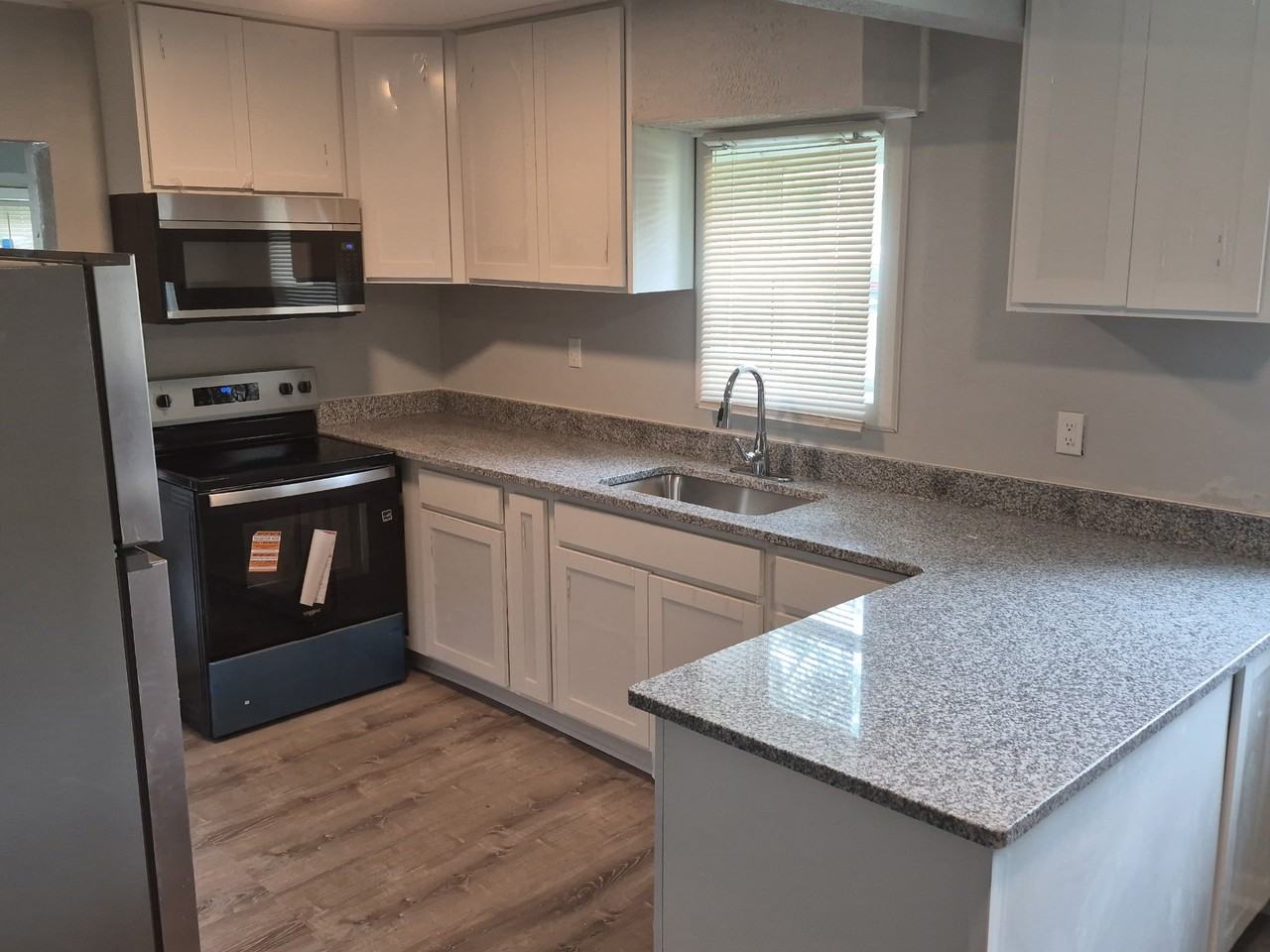 3145 Brock Dr - Photo 2 of 5