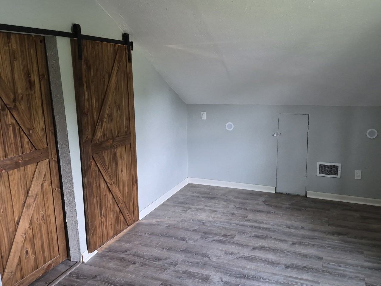 3145 Brock Dr - Photo 3 of 5