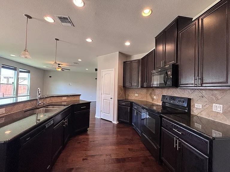 1405 Berlin Ln - Photo 6 of 15