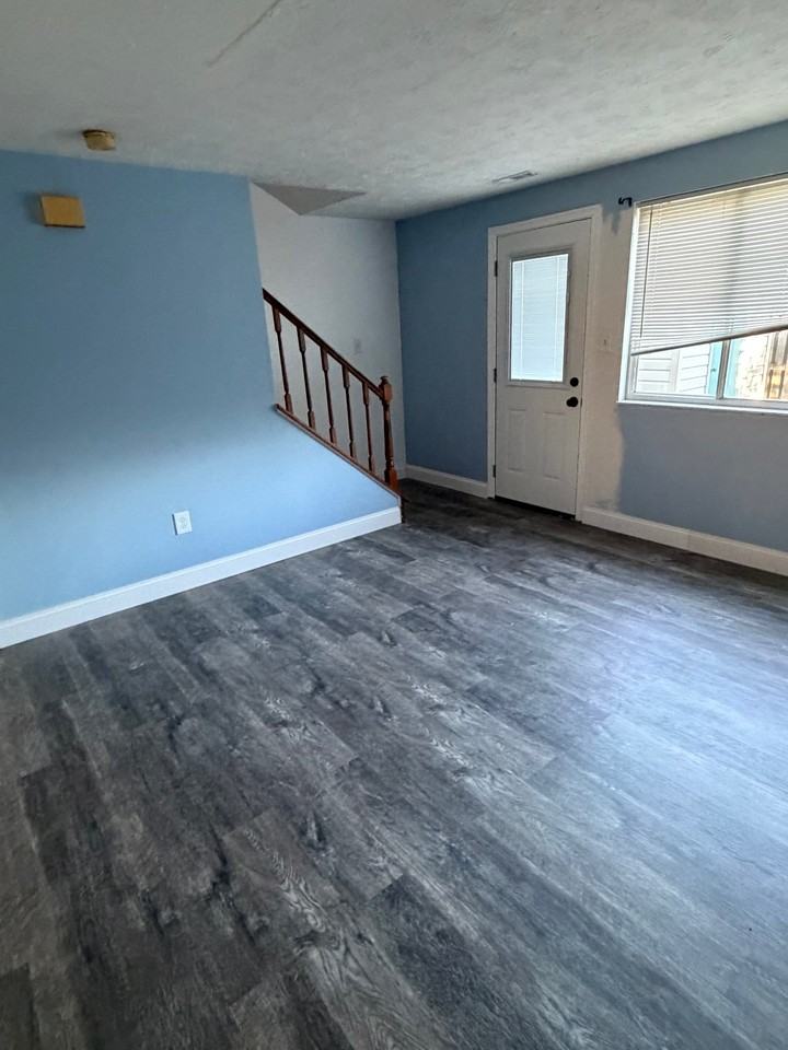 1 Leatherwood Ct - Photo 2 of 6