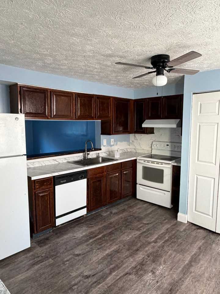 1 Leatherwood Ct - Photo 3 of 6
