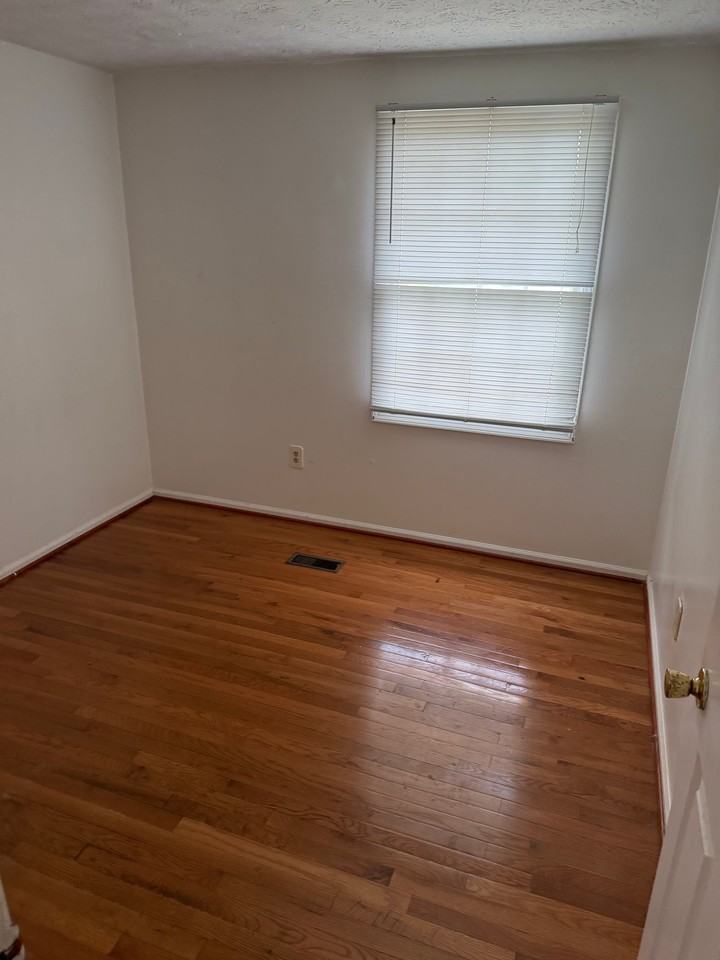 1 Leatherwood Ct - Photo 5 of 6