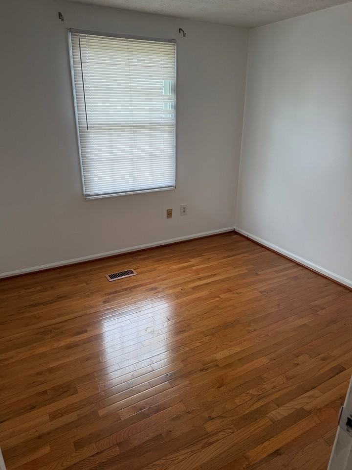 1 Leatherwood Ct - Photo 6 of 6
