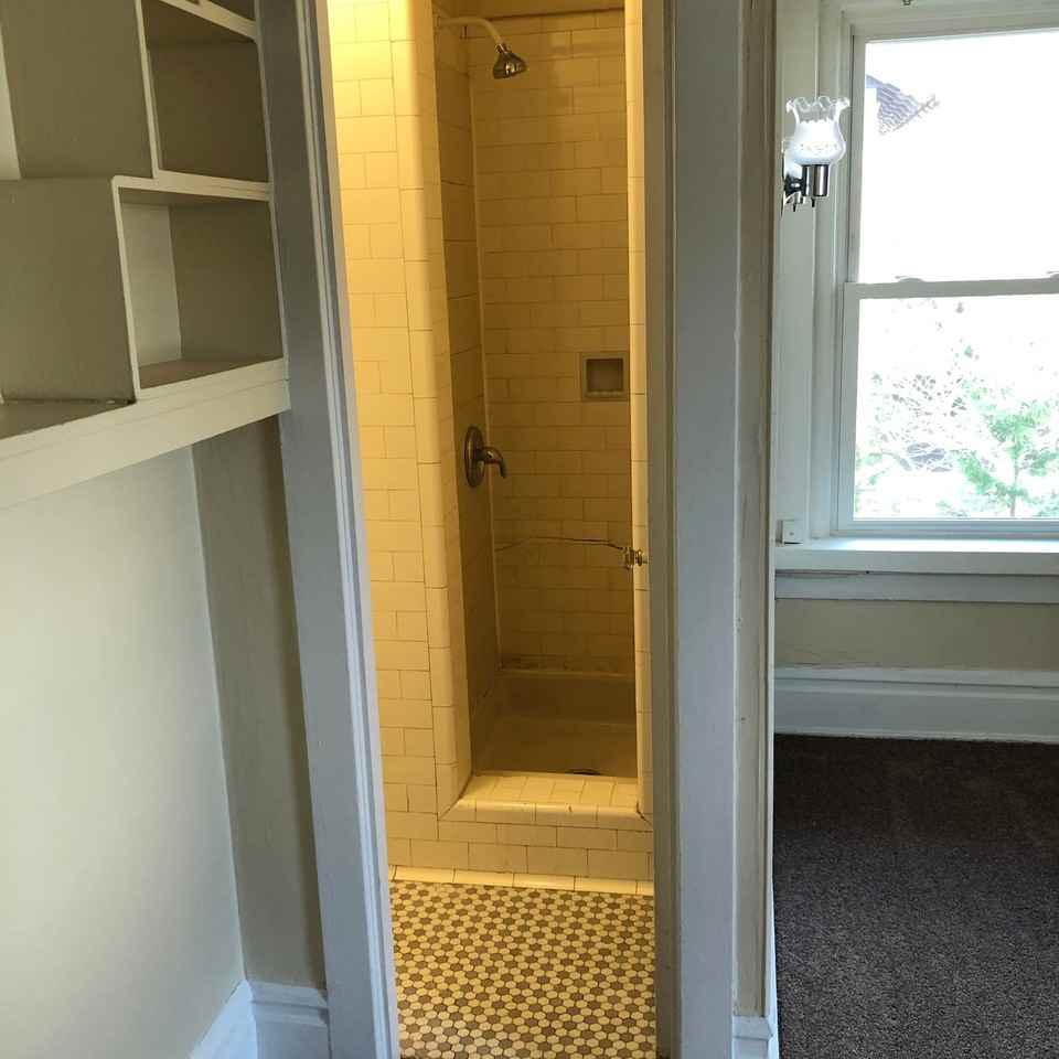 35 N Fulton St - Photo 4 of 8