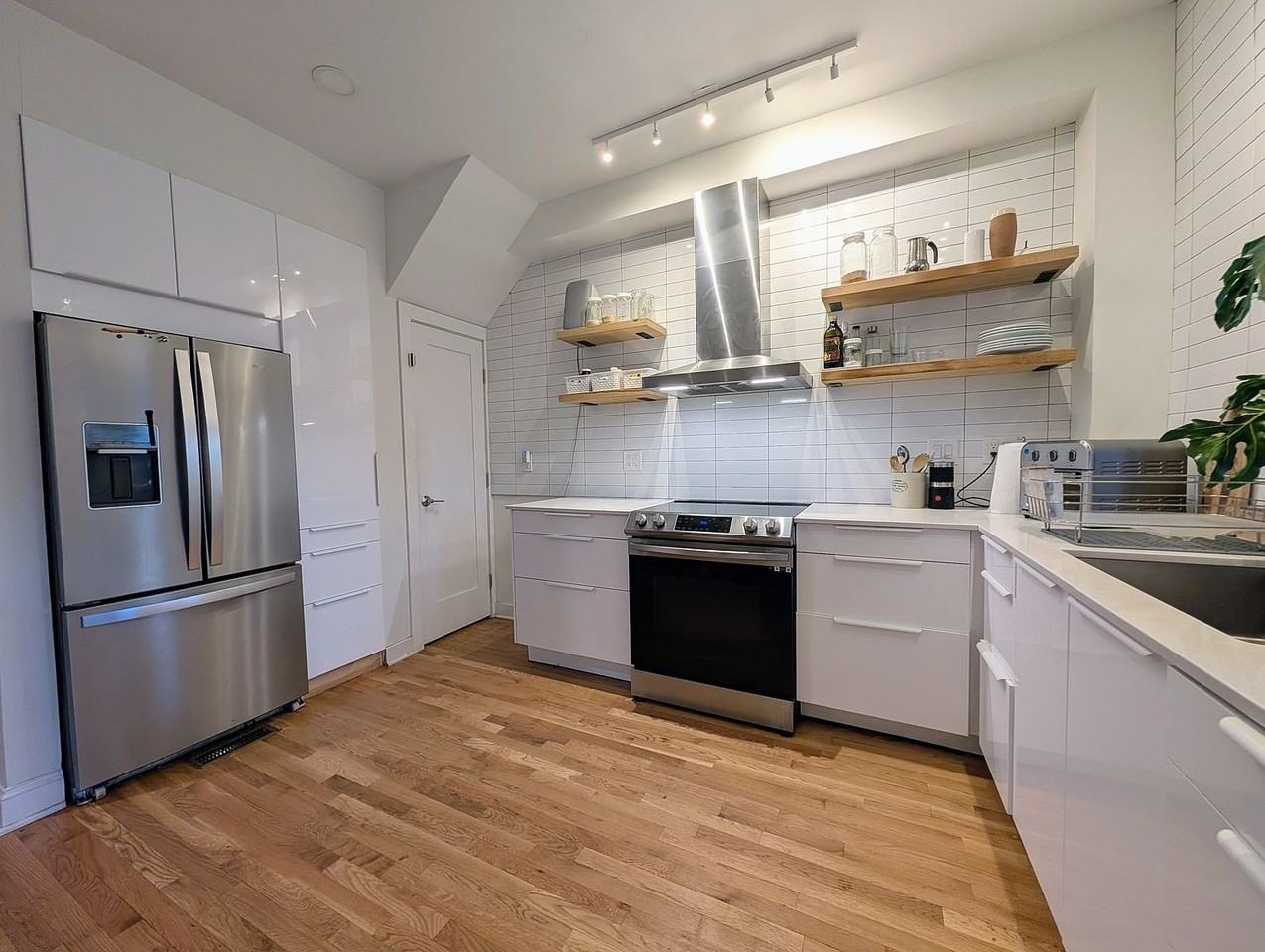 2720 10th St Ne - Photo 2 of 15