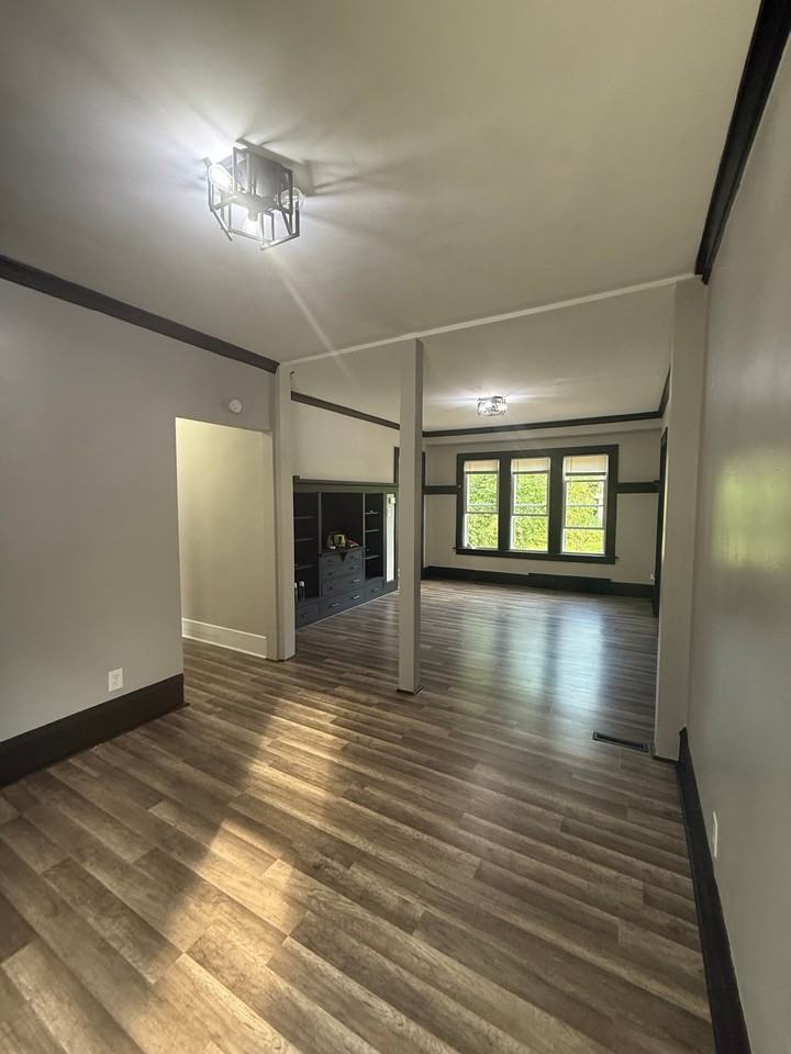 436 W Burleigh St #A - Photo 3 of 11