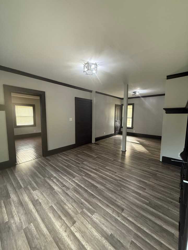 436 W Burleigh St #A - Photo 4 of 11
