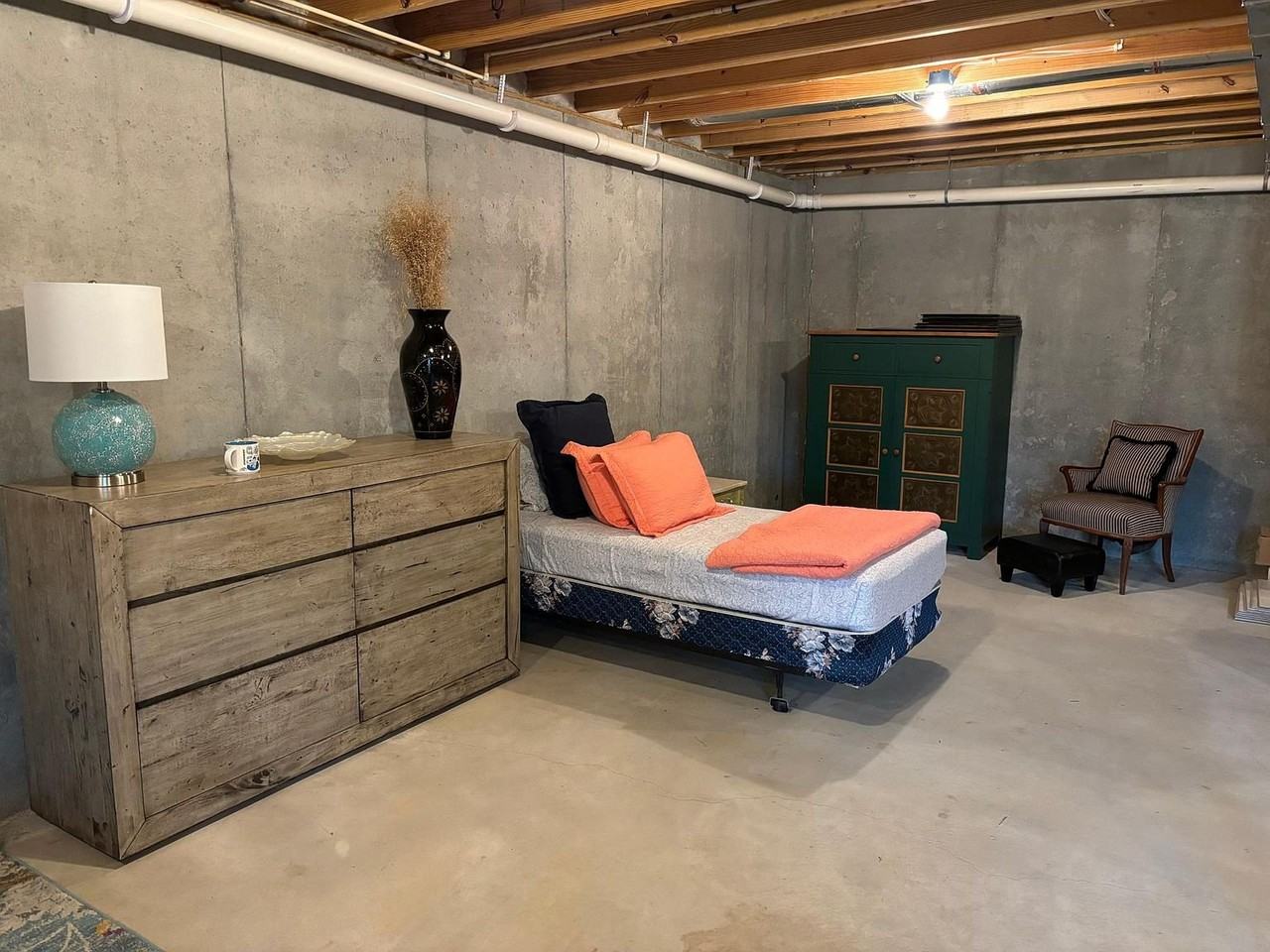 1122 Vine St - Photo 5 of 10