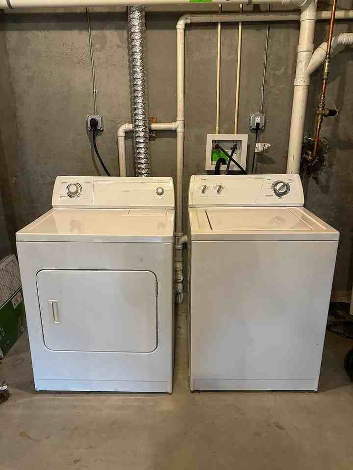 1122 Vine St - Photo 6 of 10