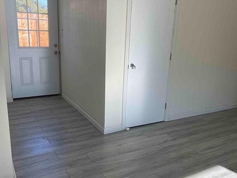 129 Pioneer Ave - Photo 4 of 20