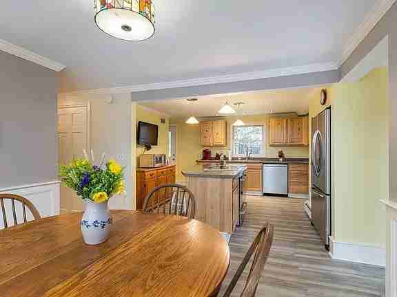 32 Maple Ave - Photo 2 of 9