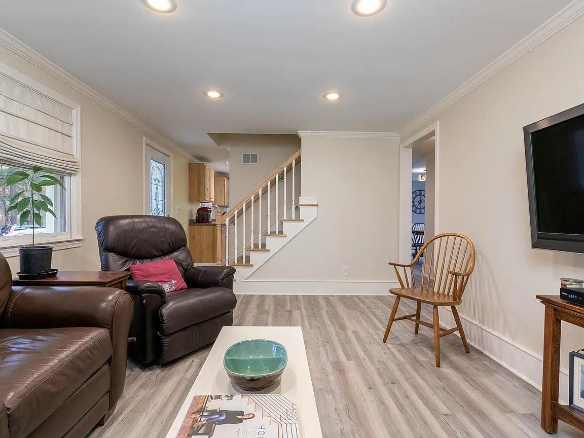32 Maple Ave - Photo 4 of 9