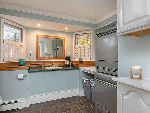 32 Maple Ave - Photo 5 of 9