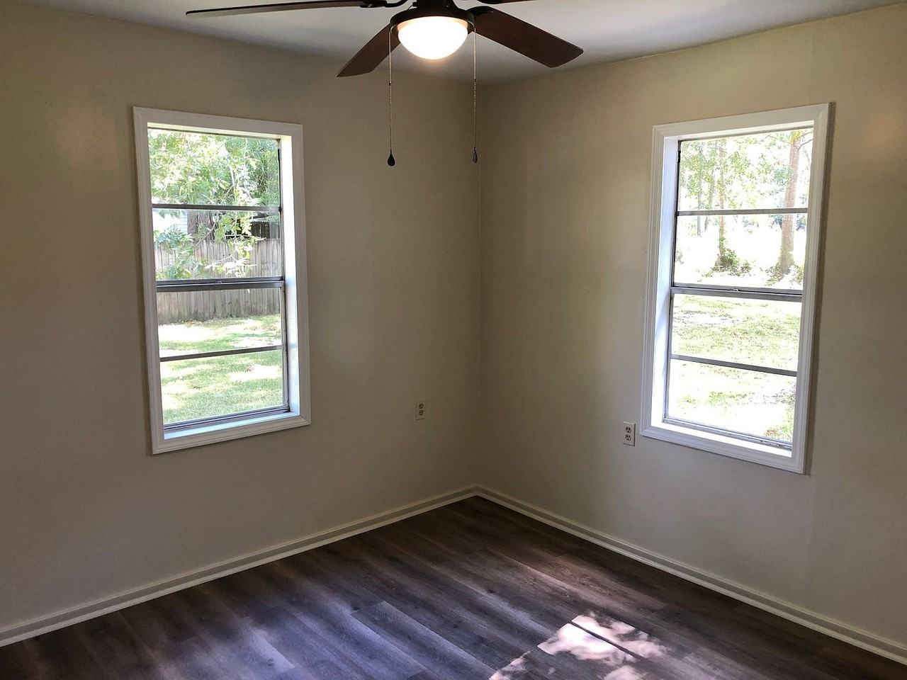 215 5th Ave - Photo 4 of 5