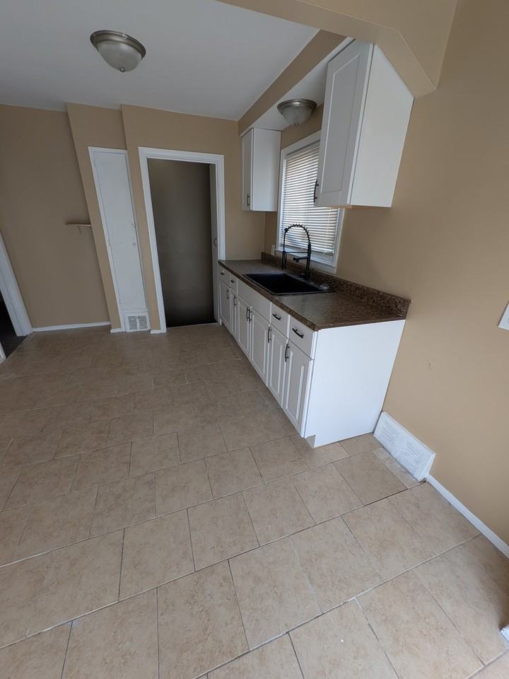 21338 Pembroke Ave - Photo 5 of 13