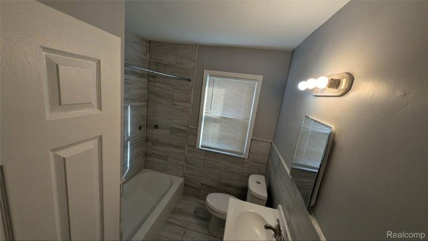 21338 Pembroke Ave - Photo 7 of 13