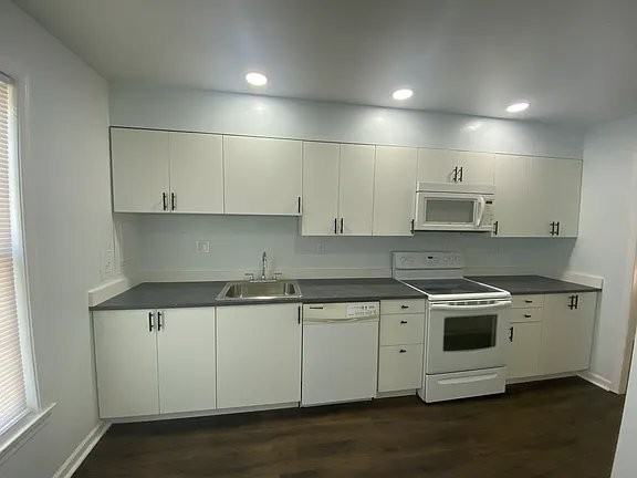 2225 Mulberry Ct - Photo 4 of 10